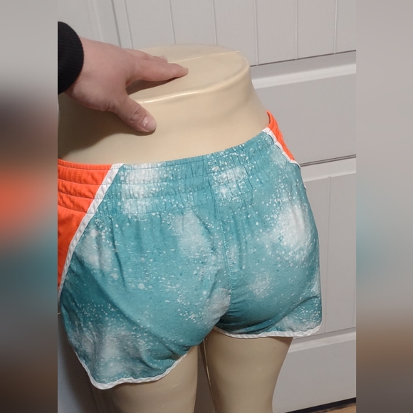 Nike Short for women size small - Picture 3 of 5